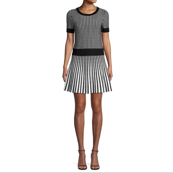 Michael Kors Geometric Grid Stretch-viscose Pleated Skirt - Picture 6 of 8
